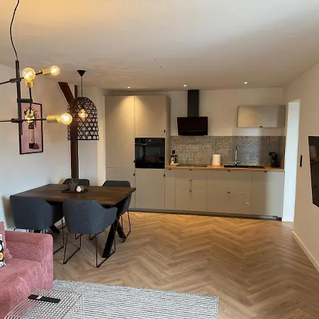 Daire Fully Renovated In The Middle Of Center *